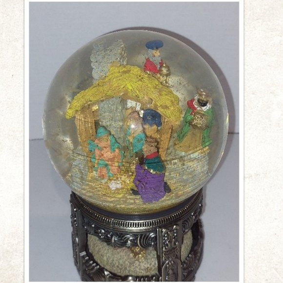 Traditions Nativity Scene Musical Water Globe With Revolving Base - Picture 6 of 6